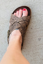Load image into Gallery viewer, Jada Very G Women's Woven Strap Slip-On Sandal