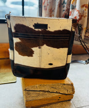 Load image into Gallery viewer, Boston Shoulder Bag