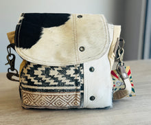 Load image into Gallery viewer, LB149 Messenger Bag